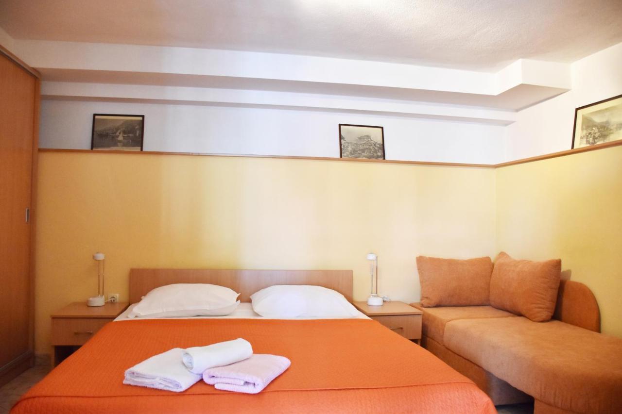 Apartments Stone Tucepi Ngoại thất bức ảnh